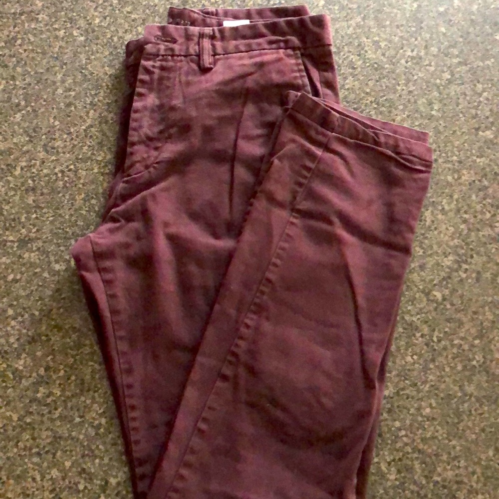 Old Navy Ultimate Slim 32x32 Plum Khakis